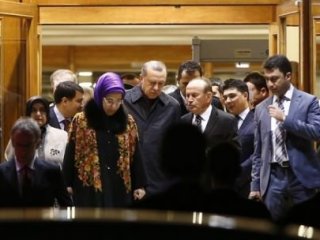 Erdoğan'a Havalimanında Gizemli Dosya