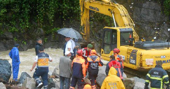 Davetiyelerini Dağıtırken Kazada Öldü