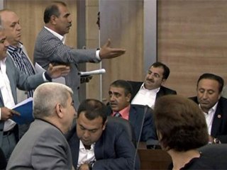 CHP’liler belediye meclisini terk etti