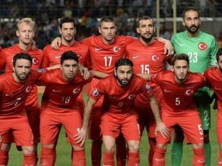 Milliler Siyah Bantla Çıktı