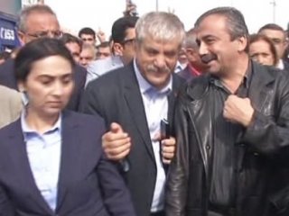 Sırrı Süreyya Önder'in Güzü Gülüyor