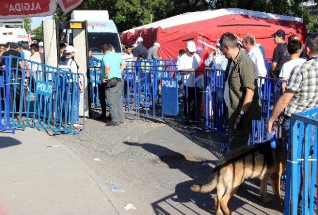 Miting Öncesi Toplama Alanları Kaldırılıyor