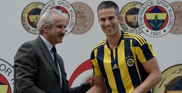 Van Persie oyuna girer girmez attı!