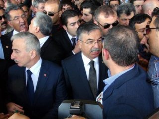 Meclis Başkanı Protesto Edildi