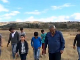 Onlarca Köylü Bakın Ne Arıyor