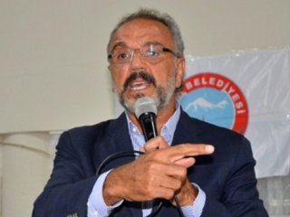 Sırrı Sakık'a, Atatürk'e hakaretten hapis cezası