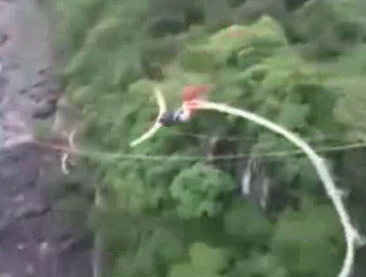Bungee Jumping İpi Koparsa...
