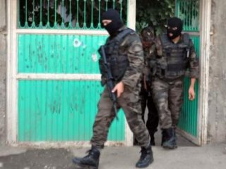 El Kaide Operasyonunda 8 Kişi Tutuklandı