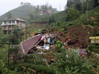 Şiddetli Yağış Rize'yi Yıkıp Geçti!