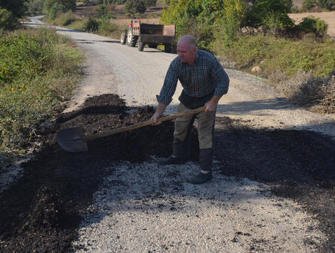 Bu Muhtar Ayakta Alkışlanır!
