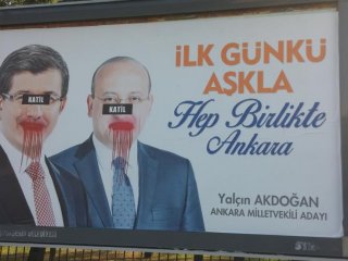 Başbakan Davutoğlu'nun Afişine Saldırı