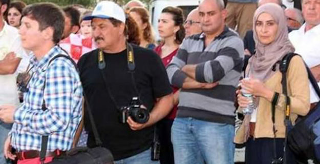 Başörtülü Gazeteciye 'Canlı Bomba' Muamelesi!