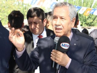 Arınç: 'Aramıza fitne girdiğini görüyorum'