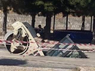 Yol Çöktü, Silindir İçine Düştü