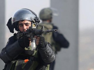İsrail askerleri 2 Filistinliyi yaraladı