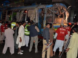Pakistan'da Otobüse Bombalı Saldırı: 11 Ölü