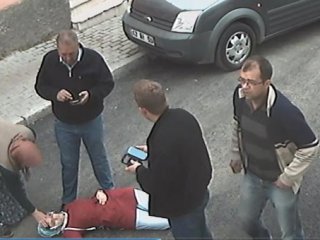 Sokak Ortasında Taciz Etti! Genç Kız Bayıldı