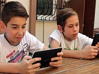 Aileleri Sosyal Medyada Bekleyen Tehlike