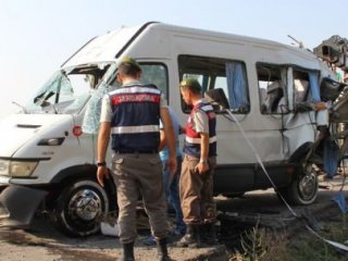 Öğrenci Servisi Minibüse Çarptı: 29 Yaralı!