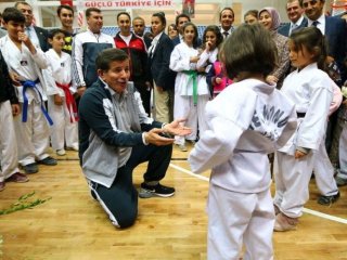 Davutoğlu, Tekvando Antrenmanında
