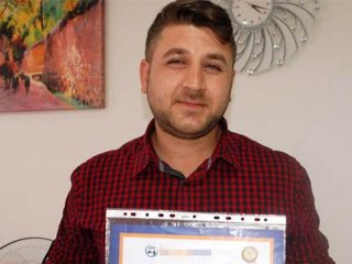 Soyadını Duyan Ondan Kaçıyor!