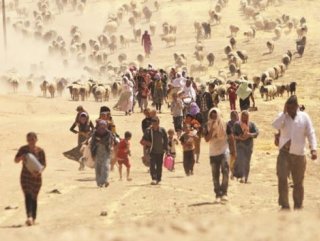 100 Bin Kişi Bombalardan Kaçıyor