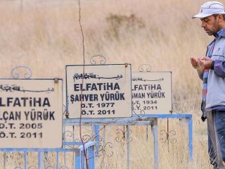 Van Depreminde Hayatını Kaybedenler Anıldı