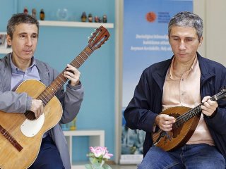Görme Engelli İkizlerin On Parmağında On Marifet