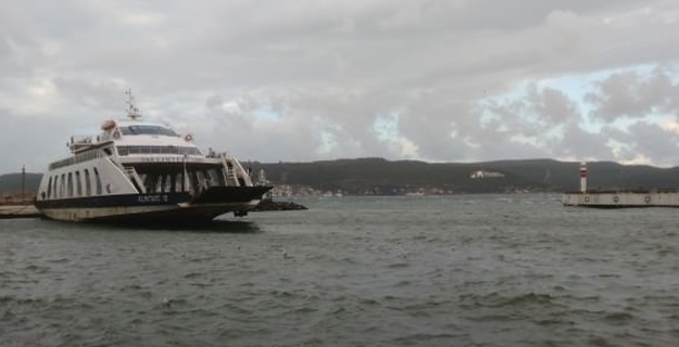 Kuzey Ege'de Deniz Ulaşımına Fırtına Engeli