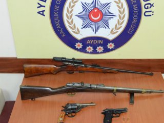 Polisten kaçan araç cephanelik gibi çıktı