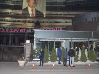 CHP Genel Merkezi önünde silah sesleri