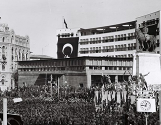 Cumhuriyetin 10. Yılı Kutlamaları İlk Kez Yayınlandı