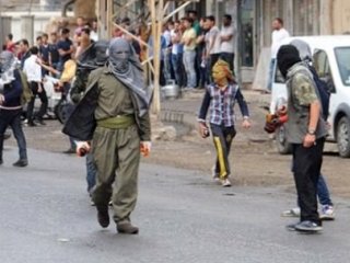 PKK, Diyarbakır'da Öğretmenleri Tehdit Etti