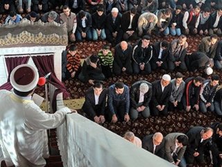 Diyarbakır'da İmamın Karikatür Tepkisine Tahammülsüzlük