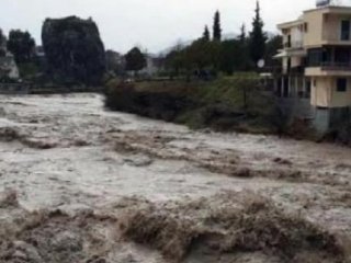 İran'da Sel Felaketi: 6 Ölü