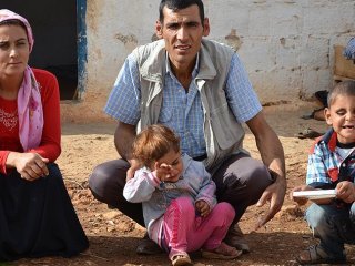 Minik Kardeşler Karanlık Dünyalarına 'Işık' Bekliyor