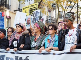 Paris'te Binlerce Kişi 'Irkçılığa Karşı' Yürüdü