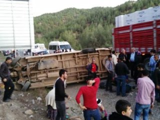 Yolcu minibüsü devrildi: 10 yaralı