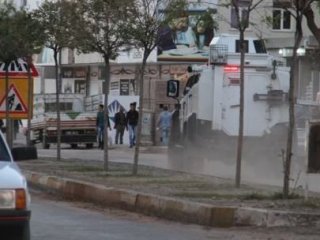 Diyarbakır'da polise silahlı saldırı