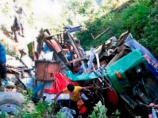 Nepal'de Otobüs Devrildi: 30 Ölü