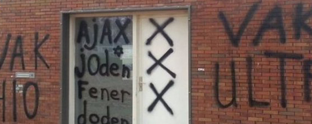 Ajax Taraftarından F.Bahçe İçin Irkçı Sözler!