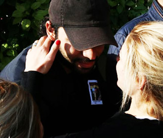 Hüngür Hüngür Ağladı