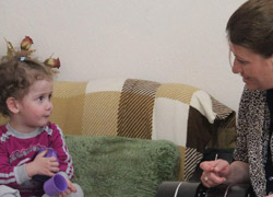 Çaresiz anne kızının ölümünü bekliyor