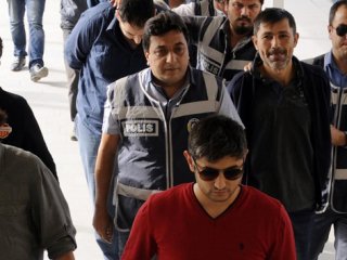 Tamamen Bitsin Bu Pislik!