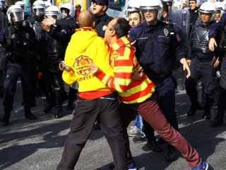 İzmir'de Futbol Terörü! Yaralılar Var