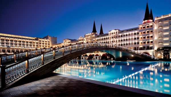 Kral ve 1000 Kişilik Heyeti Geliyor