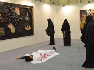 İstanbul Sanat Fuarı’nda çarşafa hakaret