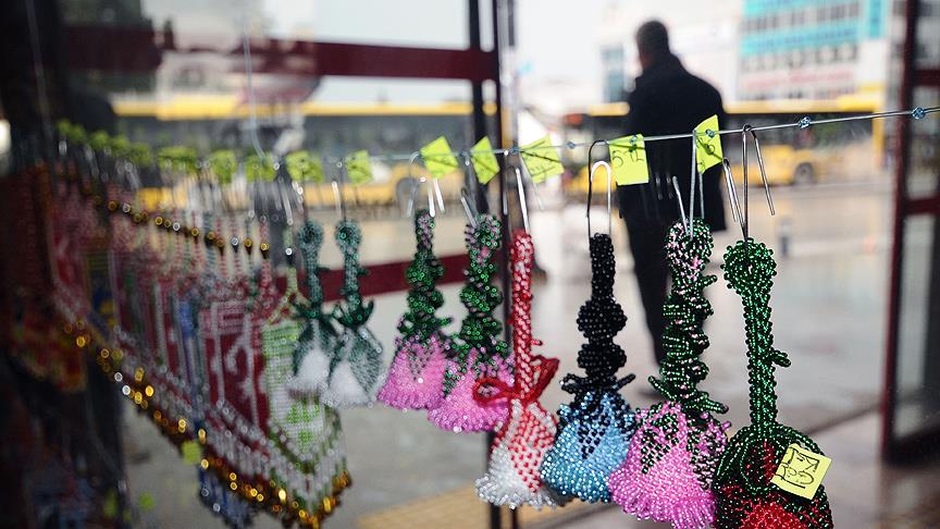 Demir Parmaklıklar Ardından Para Kazanıyorlar