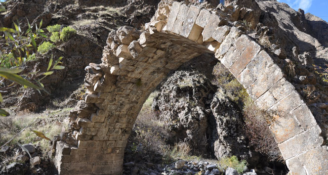 Köylülerin Başı Define Avcılarıyla Belada