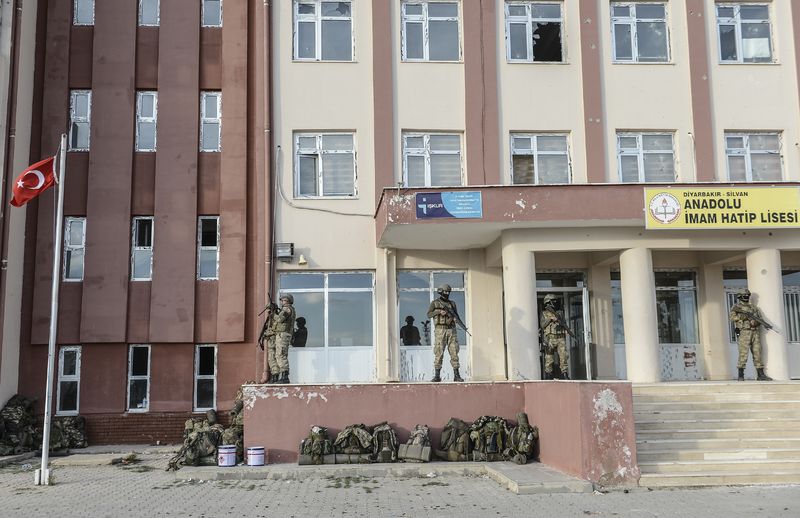 Polisten Teröristlere Not: Geldik Yoksunuz